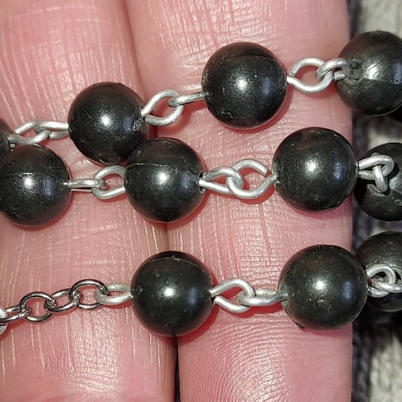 Black beaded rosary with  "Holy spirit enlighten me" Dove - Picture 6 of 6